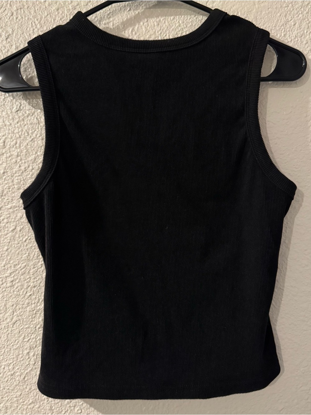 Sleeveless Black Button-Front Ribbed Tank Top - Picture 2 of 2